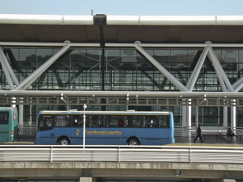 Ônibus no aeroporto de Santiago do Chile