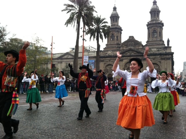 Comida e Danças Típicas no Inverno em Santiago do Chile