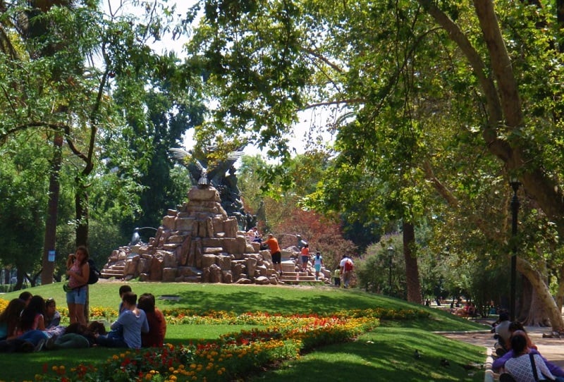 Parque Florestal no verão em Santiago do Chile