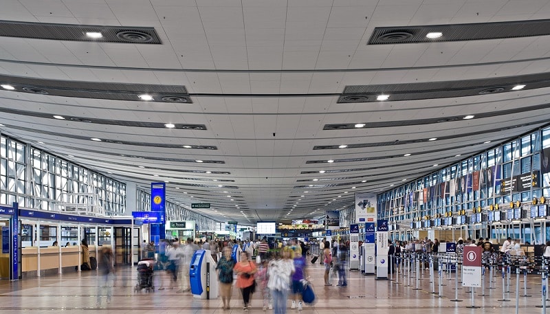 Área interna do aeroporto de Santiago do Chile