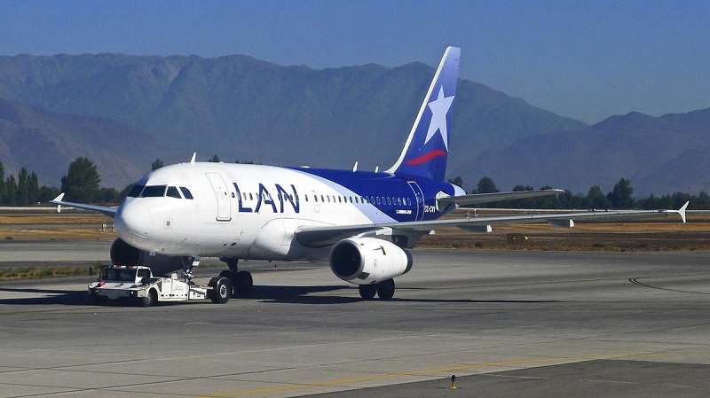 Avião no aeroporto de Santiago do Chile