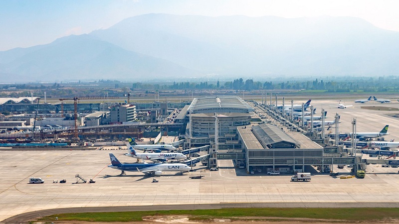 Aviões no aeroporto de Santiago