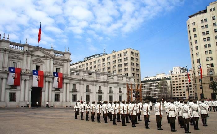 Troca de guardas no Palácio La Moneda 