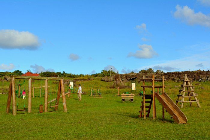O que fazer com crianças na Ilha de Páscoa: parque infantil em Hanga Roa