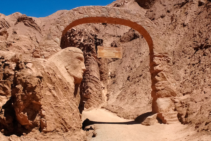 Sítio arqueológico Pukará de Quitor em San Pedro de Atacama no Chile: trilhas