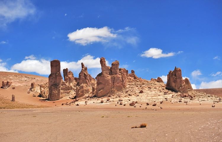 Salar de Tara em San Pedro de Atacama no Chile: Monjes de la Pacana