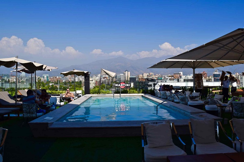 Hotel com piscina e vista de Santiago - Chile