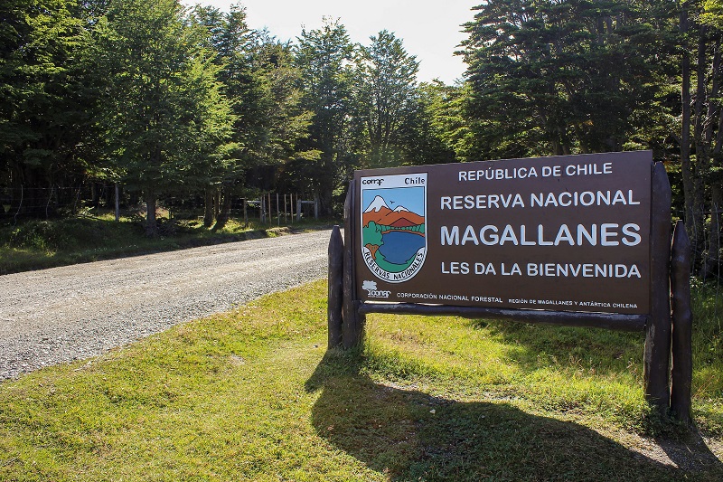 Placa de entrada na Reserva Nacional de Magalhães 