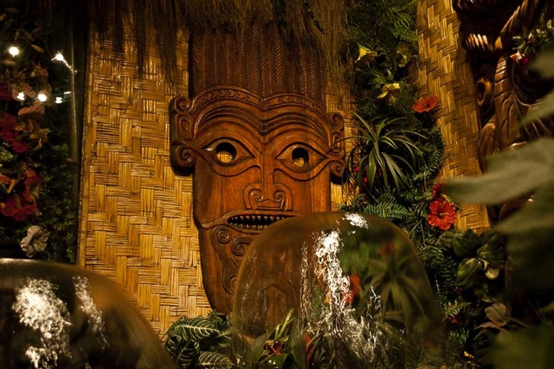 Escultura decorativa no restaurante Bali Hai em Santiago do Chile