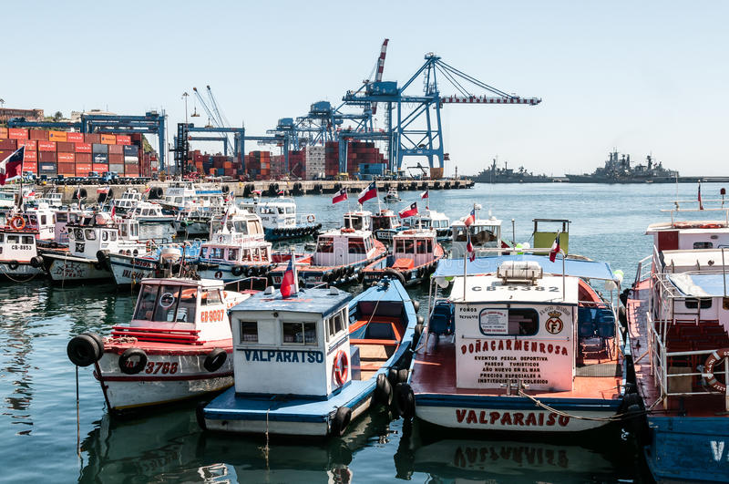 Barcos ancorados no Porto de Valparaíso