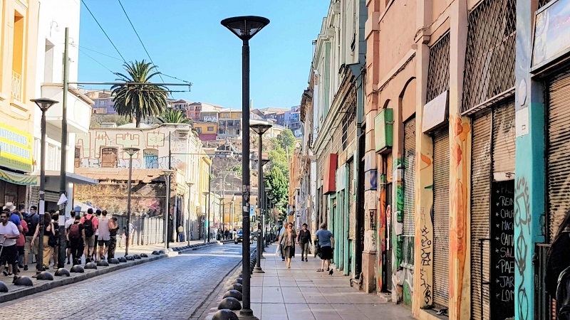 Dia de céu claro em Valparaíso