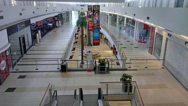 Interior do Shopping Mall Plaza em Calama