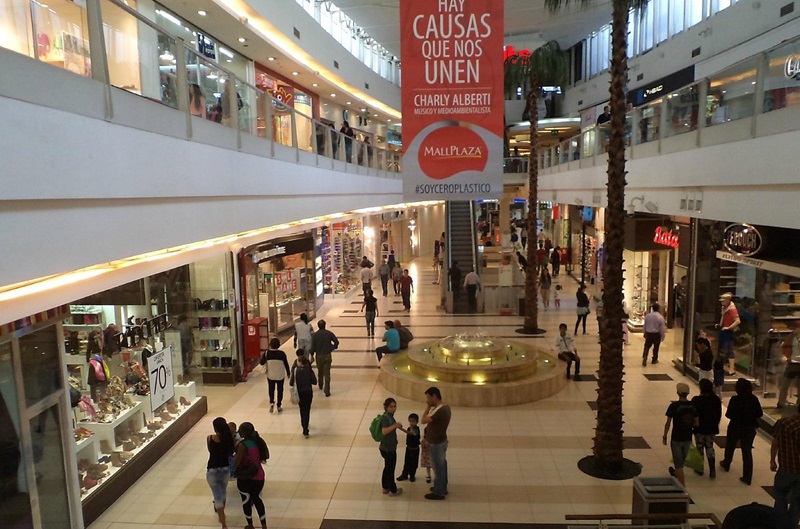 Interior do shopping Mall Plaza em Calama