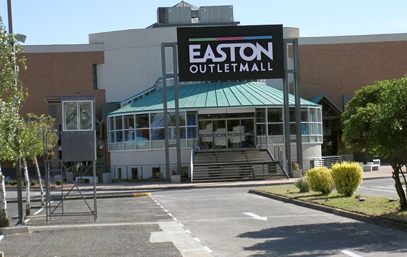 Fachada do Easton Outlet Mall em Temuco